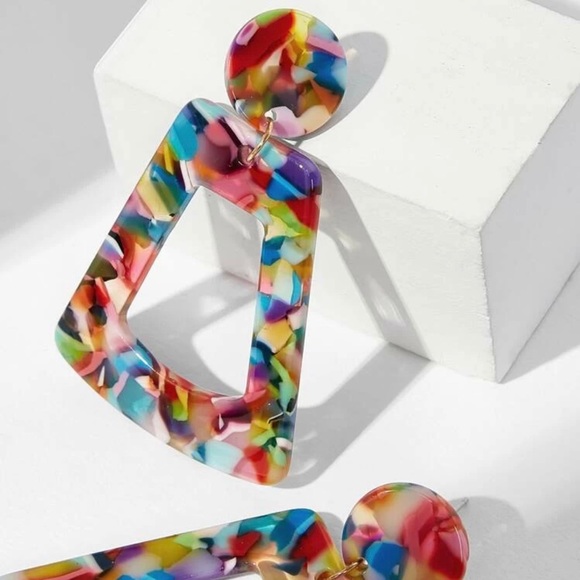 3/$30 ❤️ Geometric Acetate Resin Earrings - Picture 3 of 5